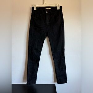 Black Levi’s 721 High rise skinny jeans. Size 28. No rips or tears